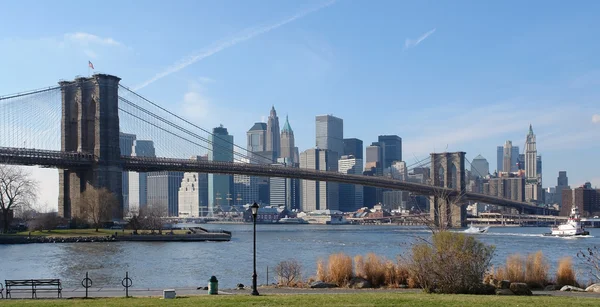 Brooklyn bridge och new york — Stockfoto