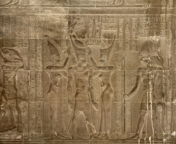 Antikes Relief am Tempel von kom ombo — Stockfoto