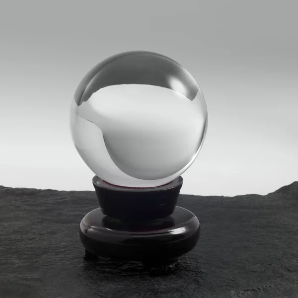 Bola de cristal em pé — Fotografia de Stock