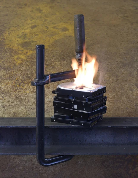 Burning vise and hard disks — Stock Photo, Image