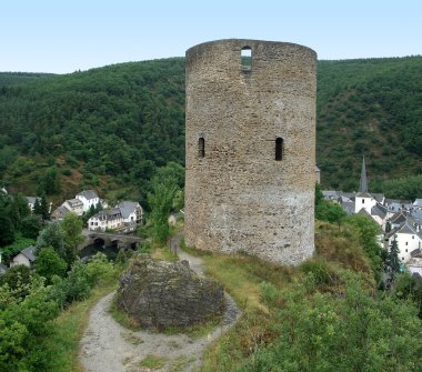 Esch-sur-Sûre and castle ruin clipart