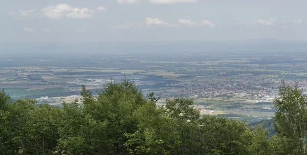 Haut-Koenigsbourg Kalesi çevresindeki hava manzarası — Stok fotoğraf