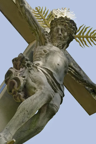Kruzifix auf einem alten Friedhof in Freiburg — Stockfoto