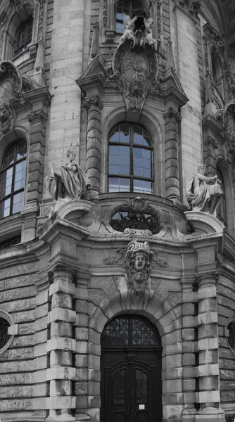 뮌헨에 있는 장식적인 건축 세부 사항 — 스톡 사진
