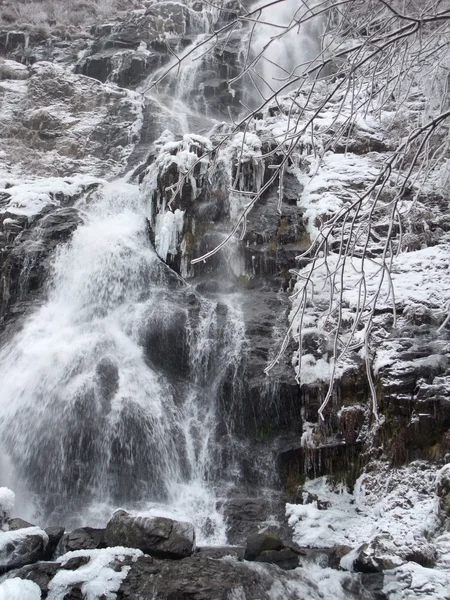 Todtnau vodopád v zimním období — Stock fotografie
