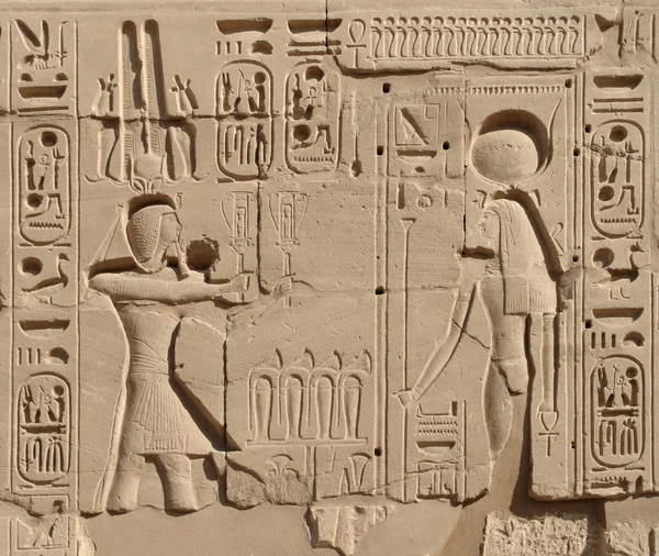 Opluchting naar aanleiding van de tempel van amun-re in Egypte — Stockfoto