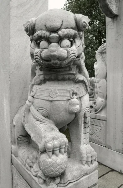 Kinesiska lejon skulptur — Stockfoto
