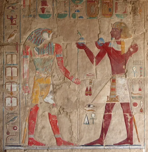 Antike Reliefs in deir el-bahri — Stockfoto