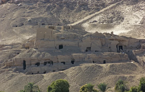 Landschap in de buurt van het mausoleum van aga khan in Egypte — Stockfoto