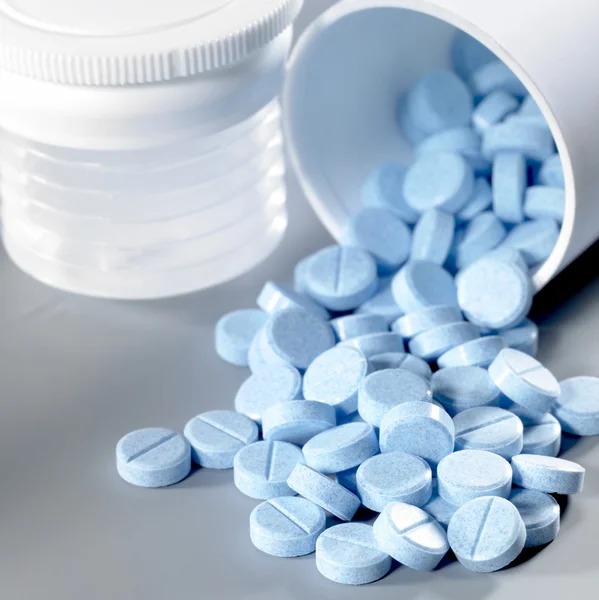 Blue pills fallen out of the box — Stock Photo, Image