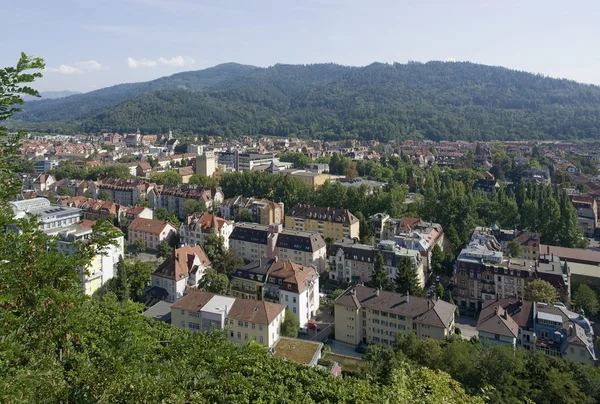 Vista aérea de Freiburg im Breisgau em ambiente ensolarado — Fotografia de Stock