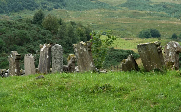 Paisaje escocés con cementerio —  Fotos de Stock