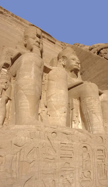 Sculptures en pierre dans les temples d'Abu Simbel en Egypte — Photo