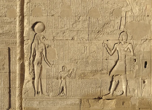 Alívio no templo de Esana no Egito — Fotografia de Stock