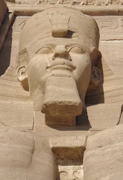 エジプトのアブ ・ シンベル神殿でラムセス — ストック写真