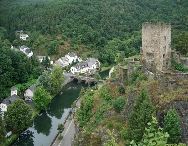 Esch sur SÃ»re with castle ruin — Stockfoto