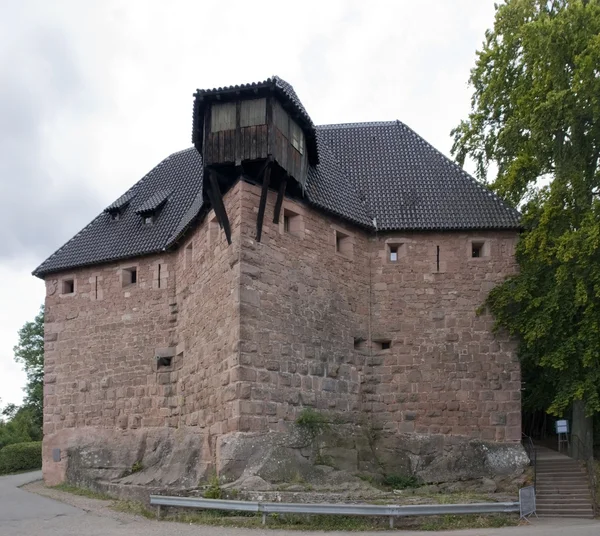 Detalhe do Castelo de Haut-Koenigsbourg em ambiente nublado — Fotografia de Stock