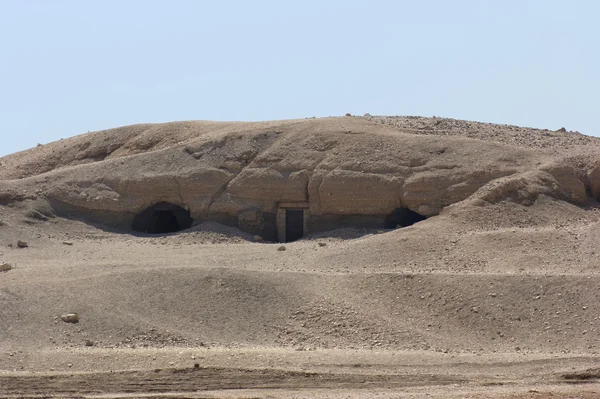 Rock cut gravar i Egypten — Stockfoto