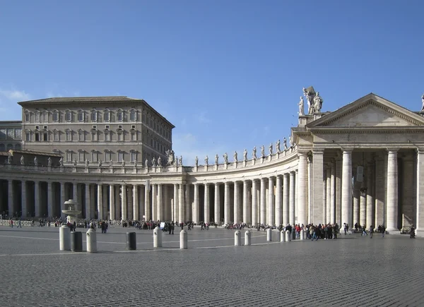 Колоннады на площади Святого Петра — стоковое фото
