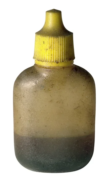 Frasco de óleo velho sujo com tampa amarela — Fotografia de Stock