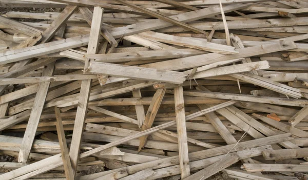 Estantería de madera caos —  Fotos de Stock