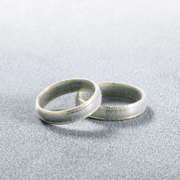 Frosted wedding rings — Stock Photo, Image