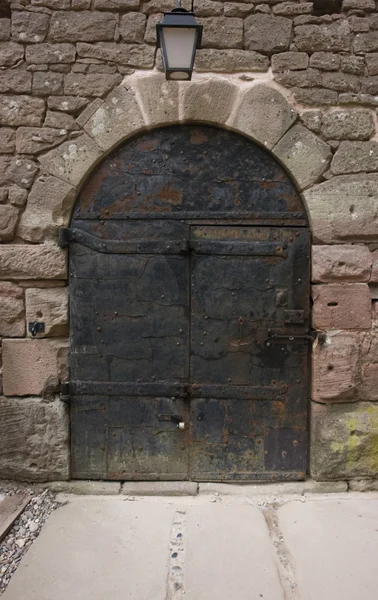 奥 koenigsbourg 城堡的历史性门 — 图库照片