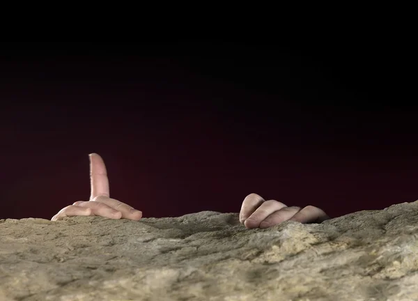 Крупчин руки на поверхні каменю — стокове фото