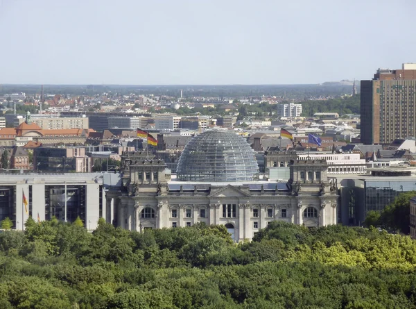Berlin mit reichstag — Stockfoto