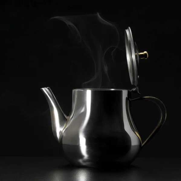 Чайний горщик з нержавіючої сталі — стокове фото