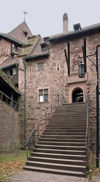 Escalera en el Castillo de Haut-Koenigsbourg — Foto de Stock