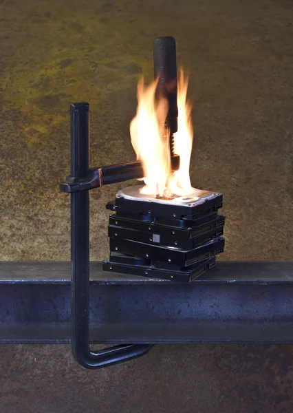 Burning vise and hard disks — Stock Photo, Image