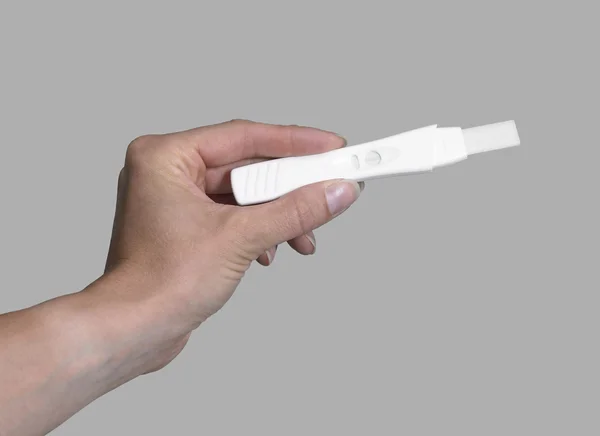Hamilelik testi tutan el — Stok fotoğraf