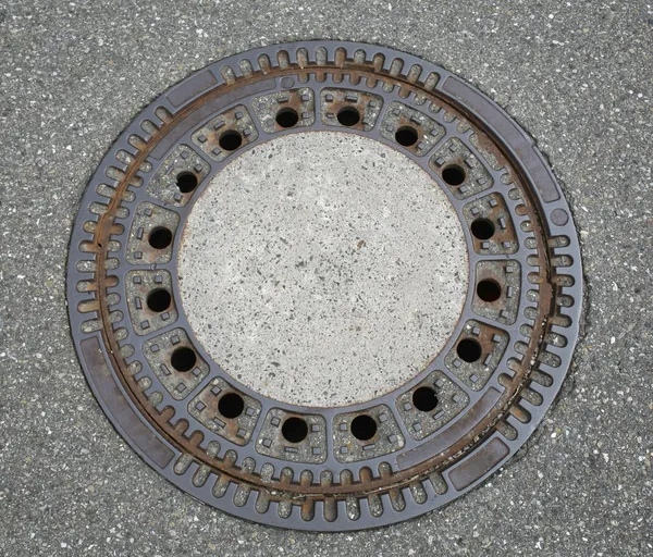 Round manhole cover — Stock Photo, Image
