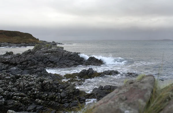 Skalnaté pobřeží ve Skotsku — Stock fotografie