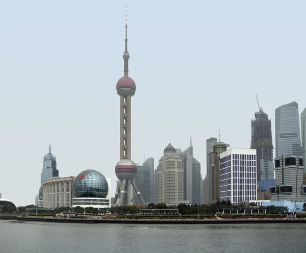 Шанхай на реке Хуанпу — стоковое фото