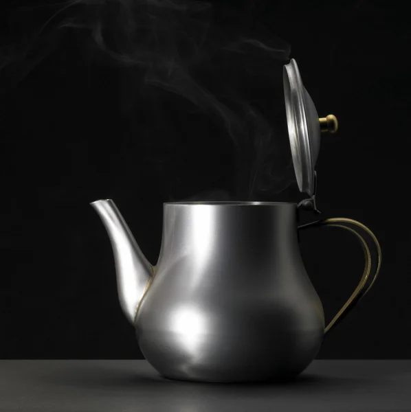 Dzbanek do herbaty metalowe boki — Zdjęcie stockowe
