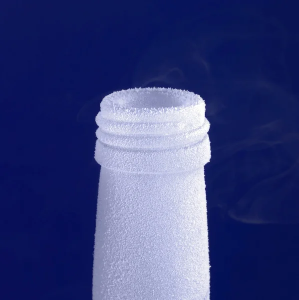 Gorjeta de garrafa congelada — Fotografia de Stock