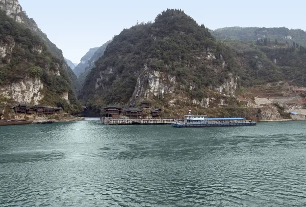 Waterside scenery at Yangtze River — Stock Photo, Image