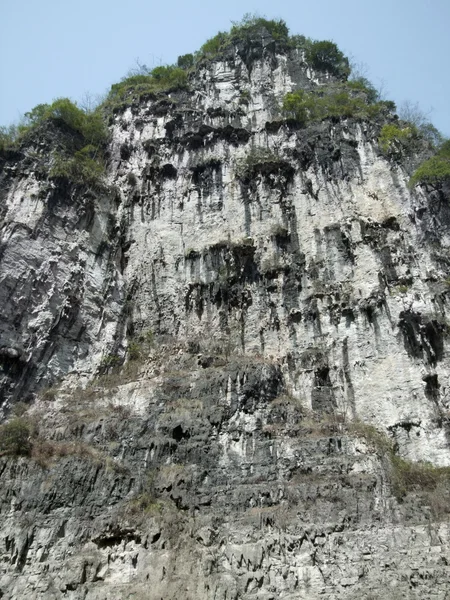Rosto de rocha no rio Shennong Xi — Fotografia de Stock