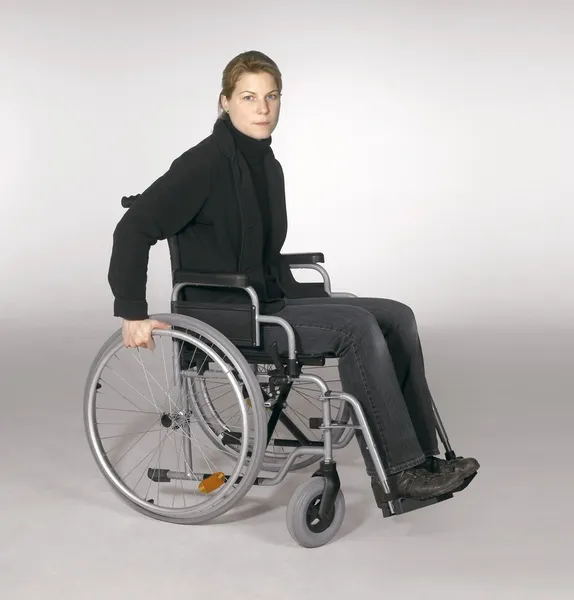 Frau im Rollstuhl — Stockfoto