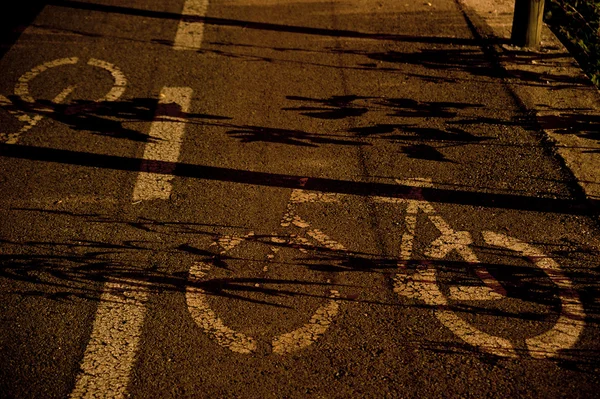 夜に自転車パス — ストック写真
