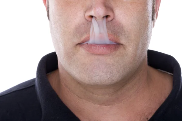 Roken op de neus — Stockfoto