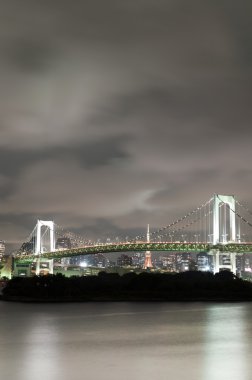 Tokyo Gökkuşağı Köprüsü, gece