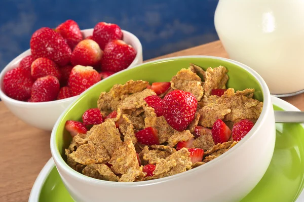 Stock image Wholewheat Cereal with Strawberries