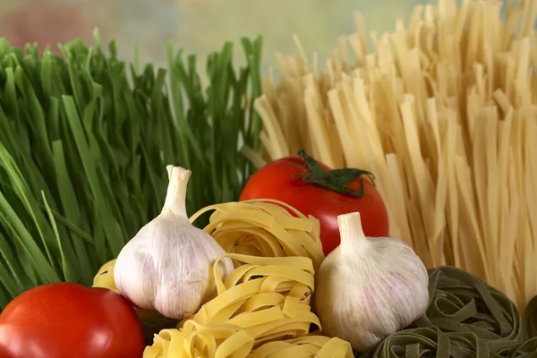 Tagliatelle with Garlic and Tomato — Stock Photo, Image