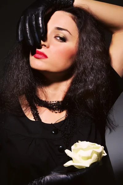 Seductivel brunette with a white rose — Stock Photo, Image