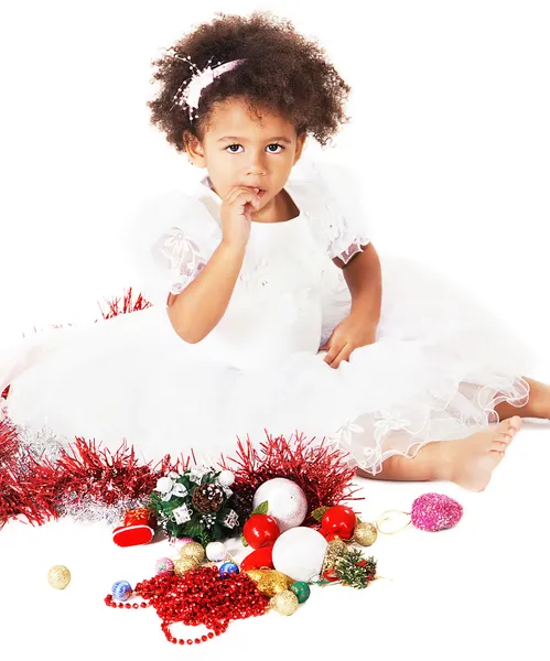 Noel oyuncakları ile oynarken sevimli küçük kız — Stok fotoğraf