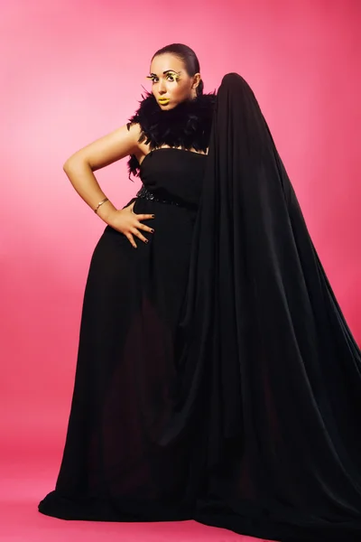 黒い服でゴージャスな女性 — ストック写真