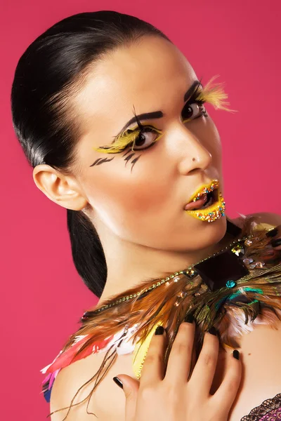 Verführerische Frau mit hellem Make-up — Stockfoto